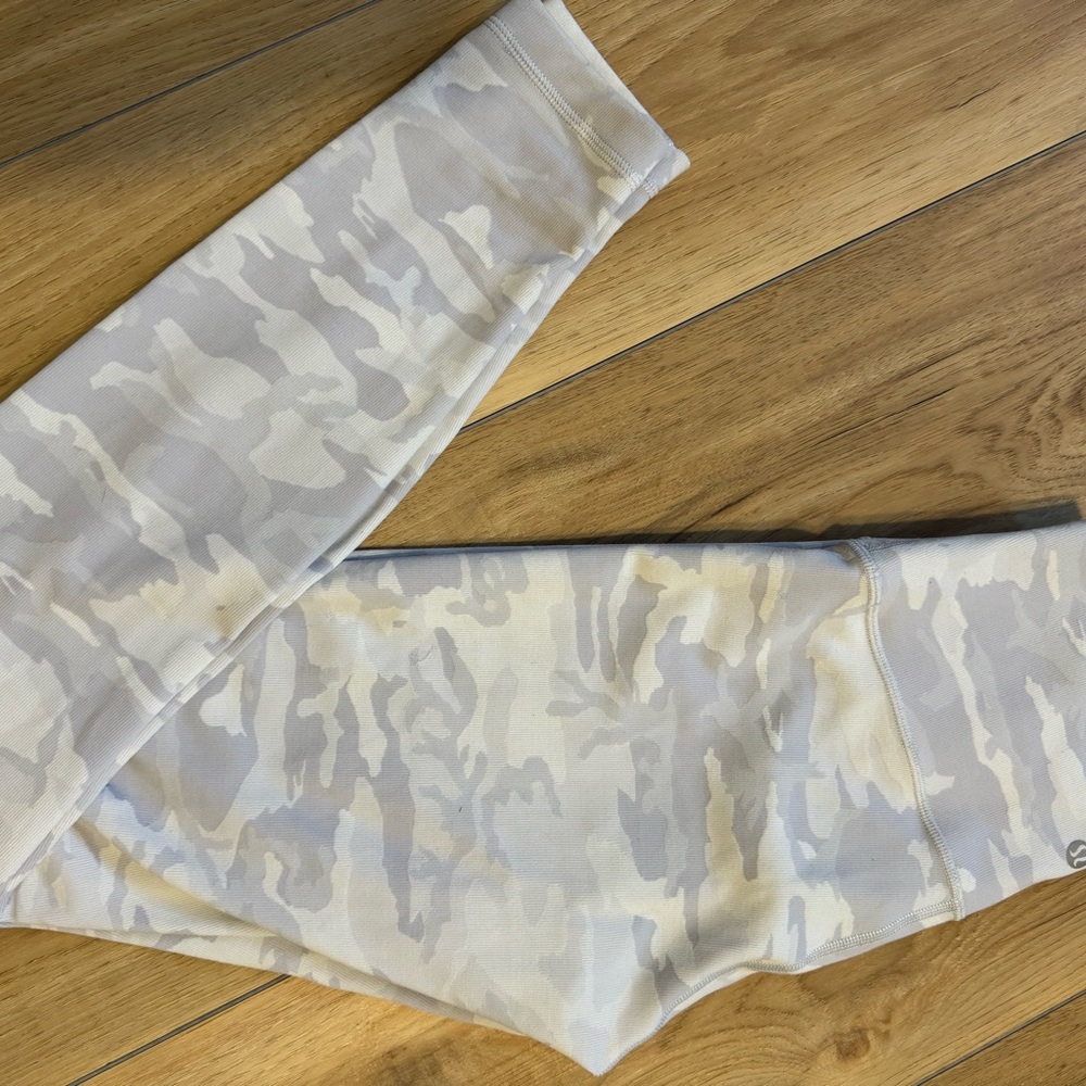Lululemon Camo Leggins white and grey